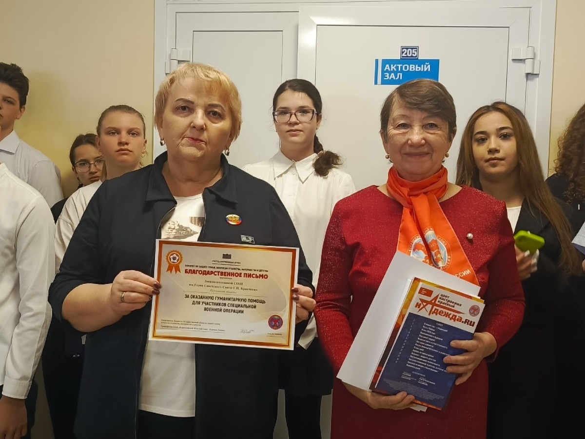 Традиционная линейка в #ЗвериноголовскаяСОШ: неделя начинается с гордости!.